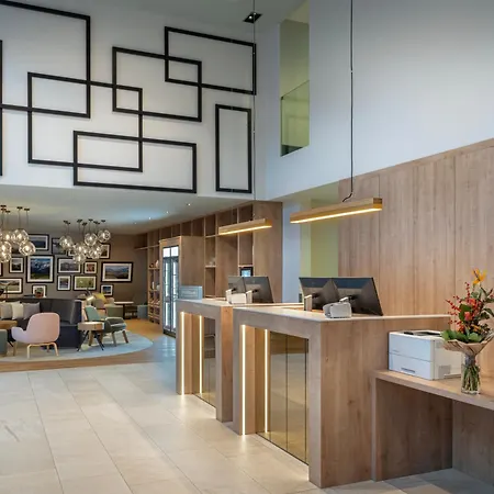 מלון Hilton Garden Tivoli 4*