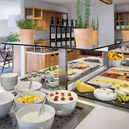 호텔 Hilton Garden Tivoli 4*
