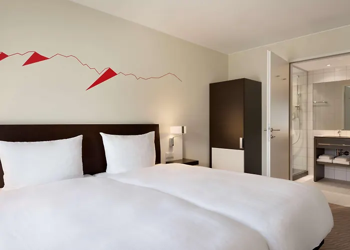 Hilton Garden Tivoli מלון 4*